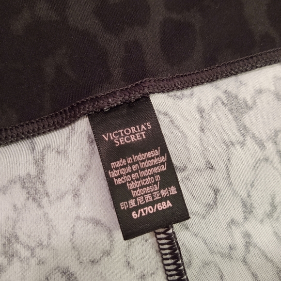 Victoria's Secret Black Leopard Print Fold Over Crop Leggings: 6 - Picture 7 of 7